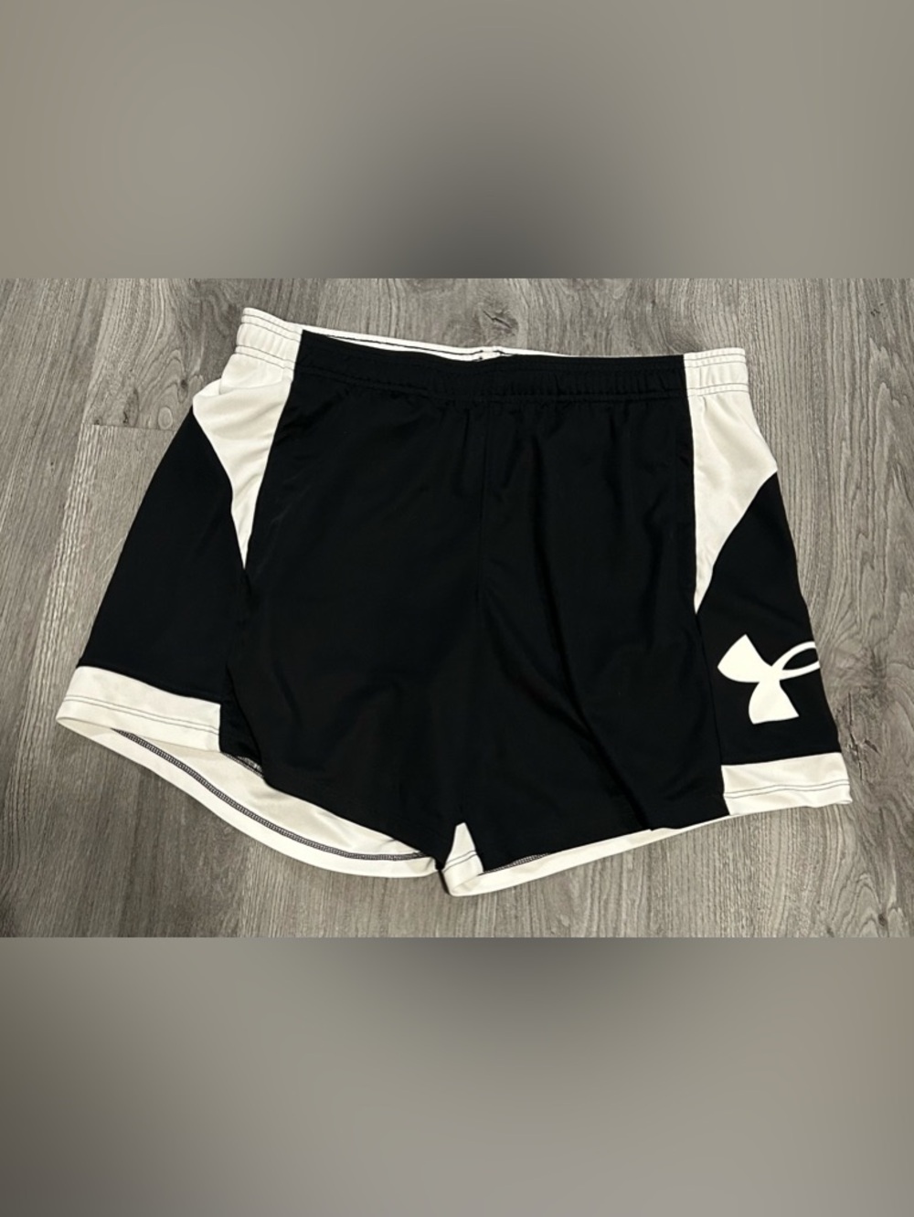 NWOT Under Armour L Black and White Running Shorts